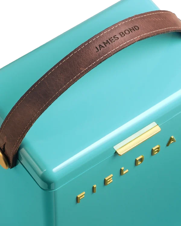 DB_BB_04_-_Personalisation_1600x2000_WEB.webp Cooler Box Set/ Bazaruto Blue